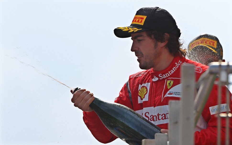 Fernando Alonso rămâne la Ferrari până în 2016