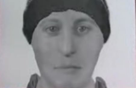 Poliţiştii au întocmit portretul-robot al hoţului de tablouri din Piatra Neamţ