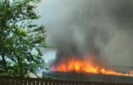 Incendiu puternic la o fabrică de mobilă din Bistriţa. Pagubele se ridică la zeci de milioane de lei