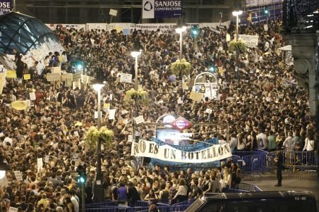 Spaniolii au protestat, în miez de noapte, sătui de măsurile de austeritate