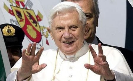 Papa Benedict a vorbit prin videotelefon cu astronauţii de pe Staţia Spaţială Internaţională
