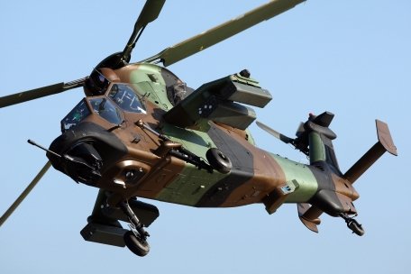 Aviaţia NATO va folosi elicoptere de asalt pentru “lovituri mai precise” în Libia