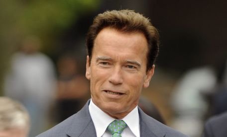 Arnold Schwarzenegger, alături de soţie şi amantă în aceleaşi poze