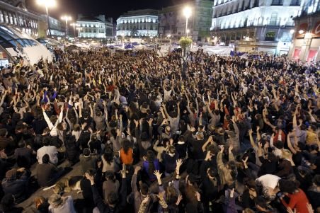 Ciocniri violente între manifestanţi şi forţele de ordine, în Spania şi Turcia