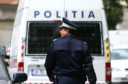 Şeful poliţiei locale din Deva, acuzat că a bătut doi bărbaţi