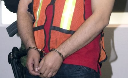 Nouă traficanţi de droguri, reţinuţi de poliţiştii din Bacău