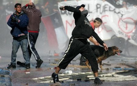 Proteste violente în Chile, cu peste 25.000 de studenţi participanţi