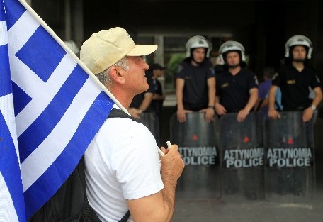 Grecia a primit o gură de oxigen. UE, FMI şi BCE evaluează &quot;pozitiv&quot; finanţele statului