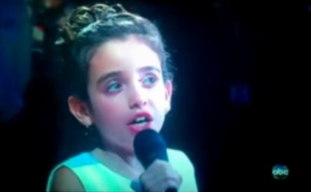 O fetiţă de 10 ani a cântat imnul SUA în deschiderea finalei NBA. Ascultă aici vocea micuţei