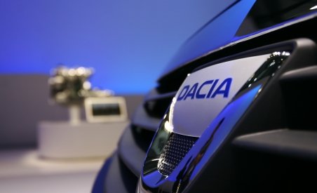 Peste 3.600 de maşini Dacia au luat drumul ţărilor exotice