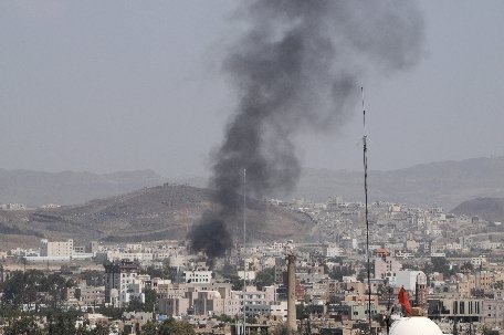 Preşedintele şi premierul din Yemen, răniţi într-un atac cu obuze