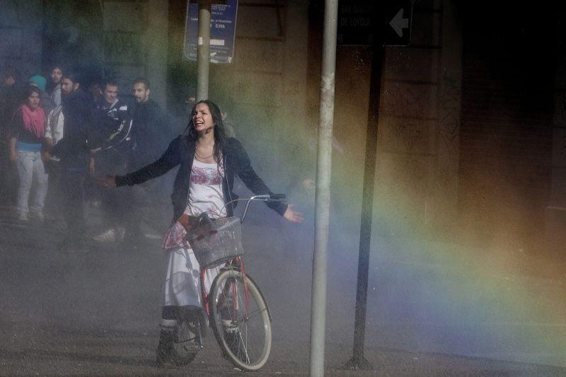 Săptămâna în imagini: E.coli, muzică, violenţă şi artă 97467