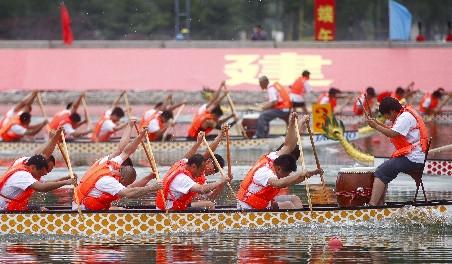 Festivalul &quot;Dragon Boat&quot; din China, anul acesta între 4 şi 6 iunie. Vezi galerie foto de la eveniment 97667