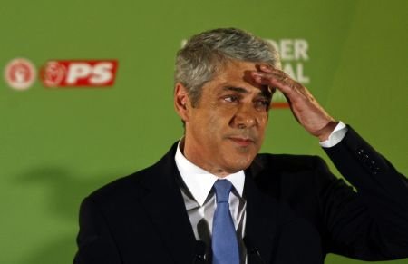 Premierul portughez a demisionat, după ce partidul socialist a fost învins de social-democraţi