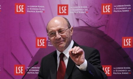 Băsescu le-a promis afaceriştilor englezi că va discuta problema datoriilor cu ministrul Transporturilor