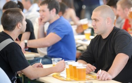 Românii au redus consumul de bere în primul trimestru al anului comparativ cu 2010