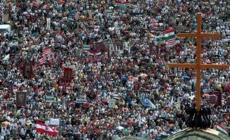 Săptămâna în imagini - fenomene meteo spectaculoase, operaţii rare, sărăcie 98257