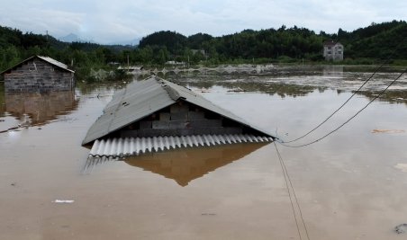 China. Peste 170 de morţi şi dispăruţi, în urma inundaţiilor