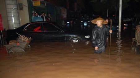 China. Peste 170 de morţi şi dispăruţi, în urma inundaţiilor 98308