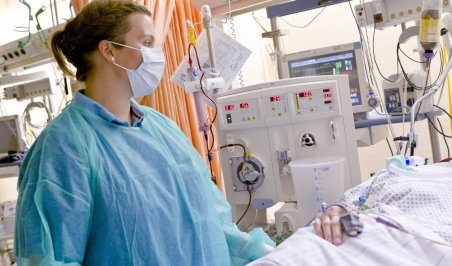 Persoanele care s-au îmbolnăvit cu E.coli ar putea necesita transplant de rinichi