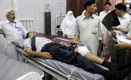 O persoană a fost ucisă într-un atentat sinucigaş de la o bancă din Pakistan