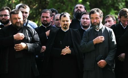 Un preot a murit curentat în duminica Rusaliilor