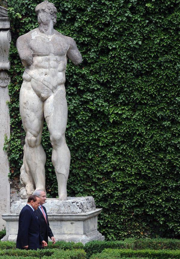 Berlusconi, despre un tablou din secolul al XIX-lea: Este bunga-bunga din anul 1881 98440