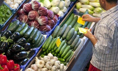Comisia Europeană, nemulţumită de menţinerea embargoului Rusiei asupra legumelor