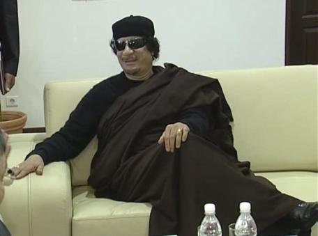 Gaddafi: Suntem în ţara noastră şi rămânem aici. Să îşi folosească şi bombele nucleare!