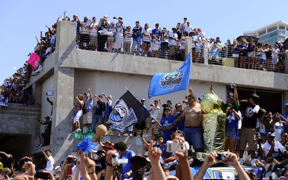 Galerie foto: Sute de mii de oameni au participat la parada campioanei NBA, Dallas Mavericks 98782