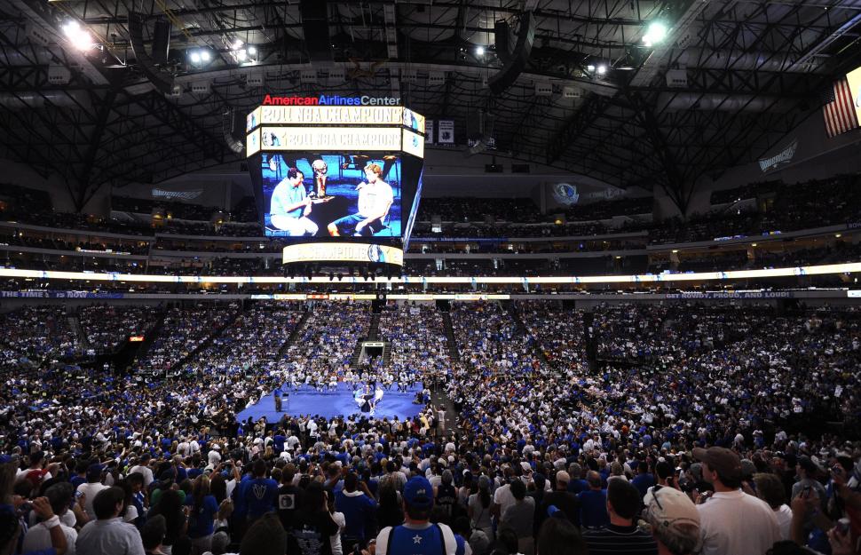 Galerie foto: Sute de mii de oameni au participat la parada campioanei NBA, Dallas Mavericks 98785