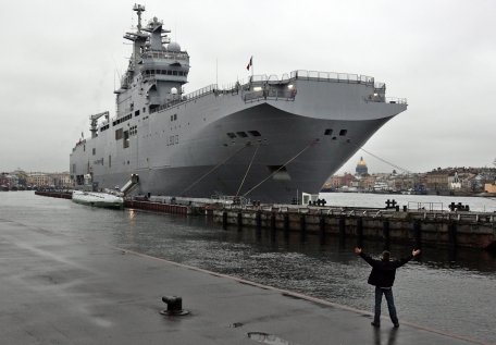 Rusia cumpără două nave de război de la Franţa pentru un miliard de dolari 