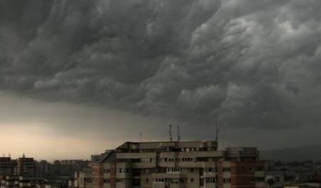 Meteorologii au emis o avertizare de vijelii în Braşov, Harghita, Covasna până la ora 21:10