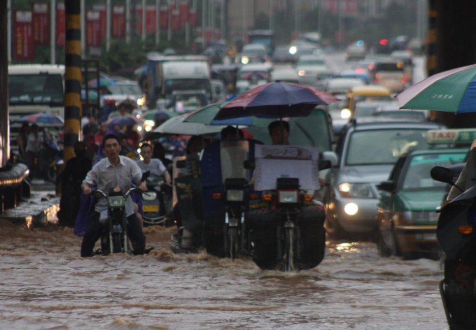 Inundaţiile din estul Chinei au cauzat pagube în valoare de 1,2 miliarde de dolari