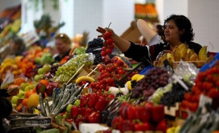 Majoritatea fructelor şi legumelor conţin pesticide cancerigene. Vezi lista