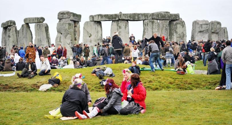 Peste 18.000 de oameni au sărbătorit solstiţiul de vară la Stonehenge 99245