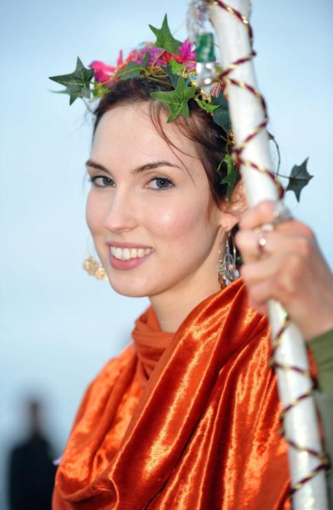 Peste 18.000 de oameni au sărbătorit solstiţiul de vară la Stonehenge 99246