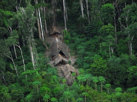 Un trib indigen izolat de lume a fost descoperit în pădurea Amazonului, în Brazilia