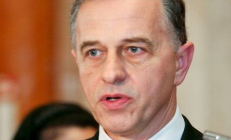 Mircea Geoană îi cere preşedintelui Băsescu să renunţe la revizuirea Constituţiei