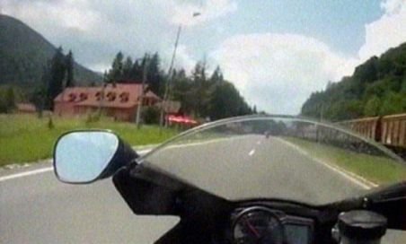 Inconştient. Un motociclist s-a filmat în timp ce gonea cu peste 200 km/h, pe DN1