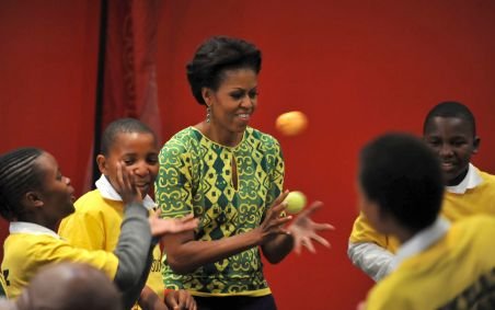Michelle Obama şi fiicele sale au luat prânzul într-un bufet dintr-un sat din Botswana