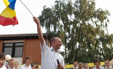 Discursul lui Băsescu de Ziua Drapelului, inspirat de pe Wikipedia