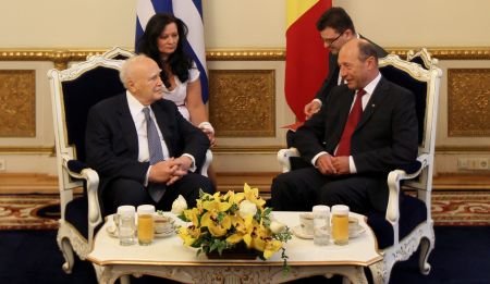 Băsescu, către preşedintele elen: Cu uşurinţă aţi fi putut spune &quot;Am probleme acasă, să amânăm vizita&quot;