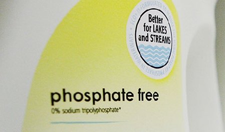 Producătorii se opun propunerii UE de interzicere a fosfaţilor din detergenţi