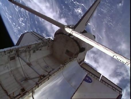 Şase astronauţi evacuaţi, de teama unui impact cu un obiect spaţial neidentificat