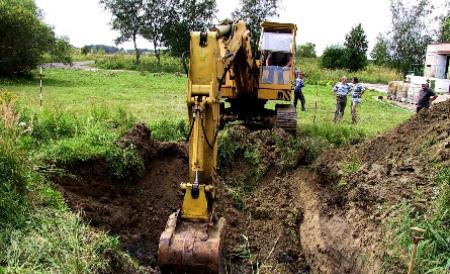 Un copil de nouă ani a murit strivit de un buldozer