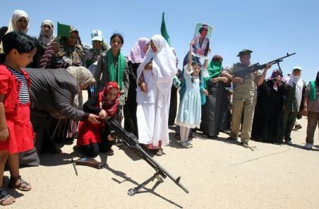 Surse: Franţa înarmează rebelii din Libia pentru lupta împotriva lui Gaddafi