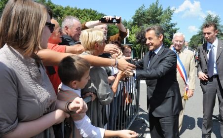 Nicolas Sarkozy, atacat de un bărbat violent în timpul unei vizite de lucru