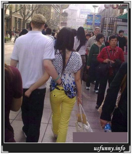 Mâini pe fund, în văzul lumii. Vezi câteva exemple de comportament indecent al cuplurilor 100098