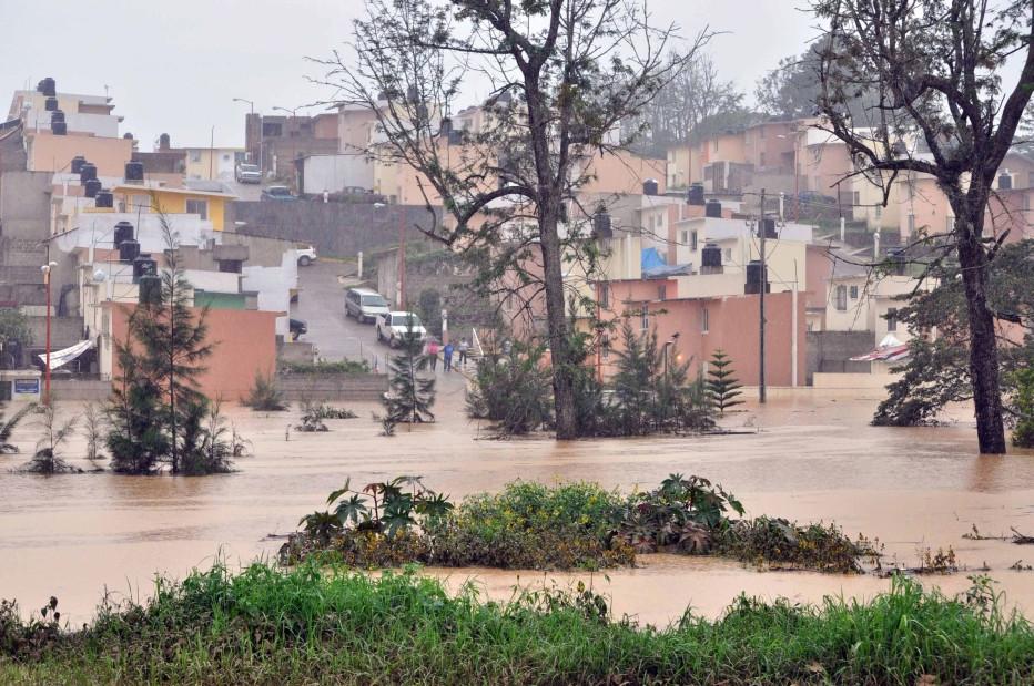 Cel puţin 11 morţi şi 300.000 de sinistraţi, în urma furtunii Arlene din Mexic 100244